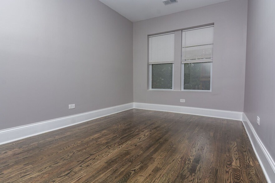 Building Photo - 1330 W 78th St