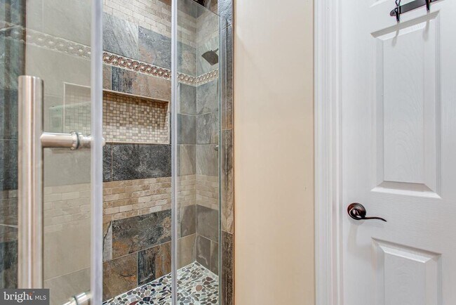 Building Photo - 43840 Bardmore Way