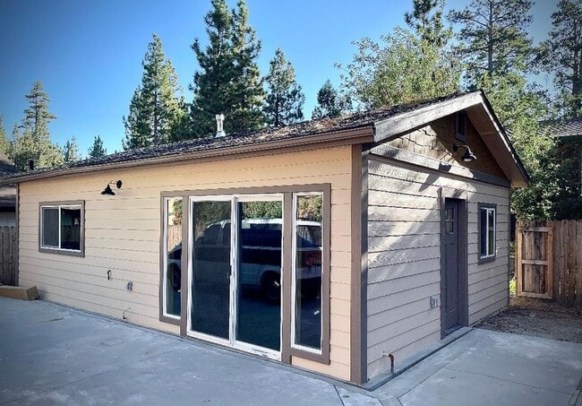 Building Photo - 609 Elysian Blvd