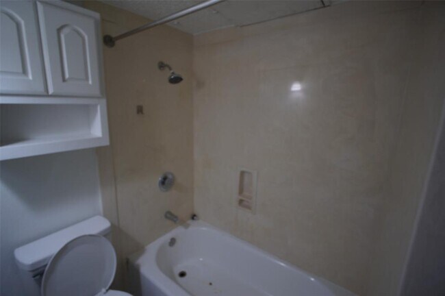 Building Photo - 2800 Jeanetta St