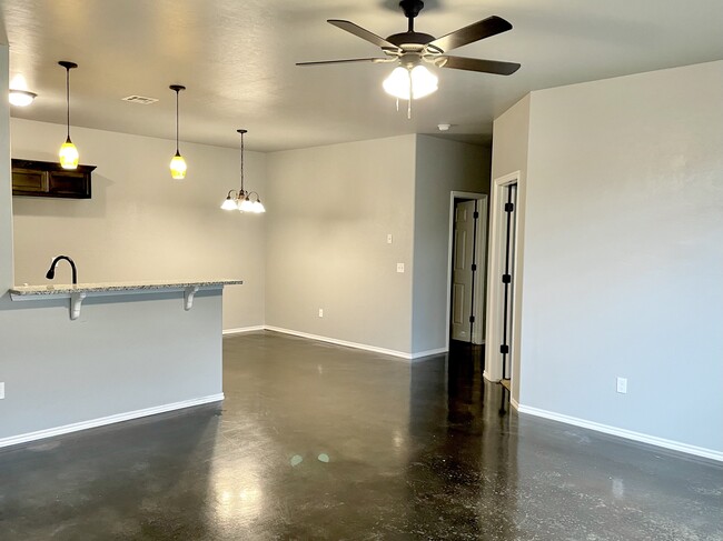 Building Photo - 1839 Cypress Ln