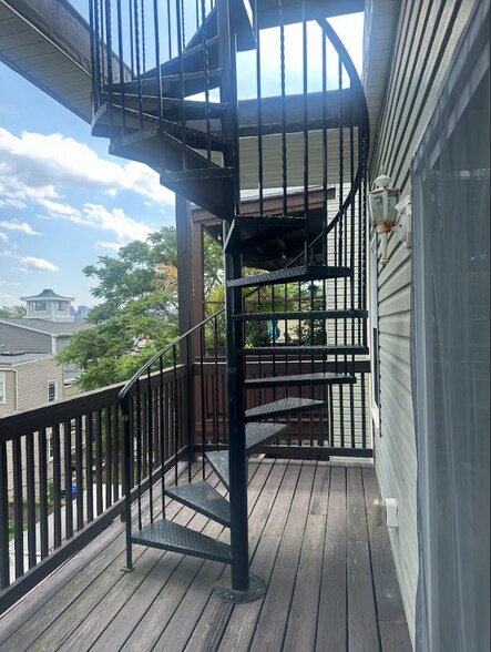 Building Photo - 147 Trenton St