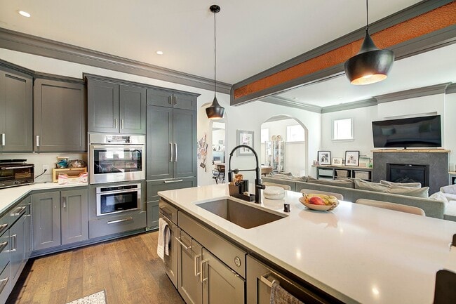 Building Photo - 5bd/3.5ba Seattle Home