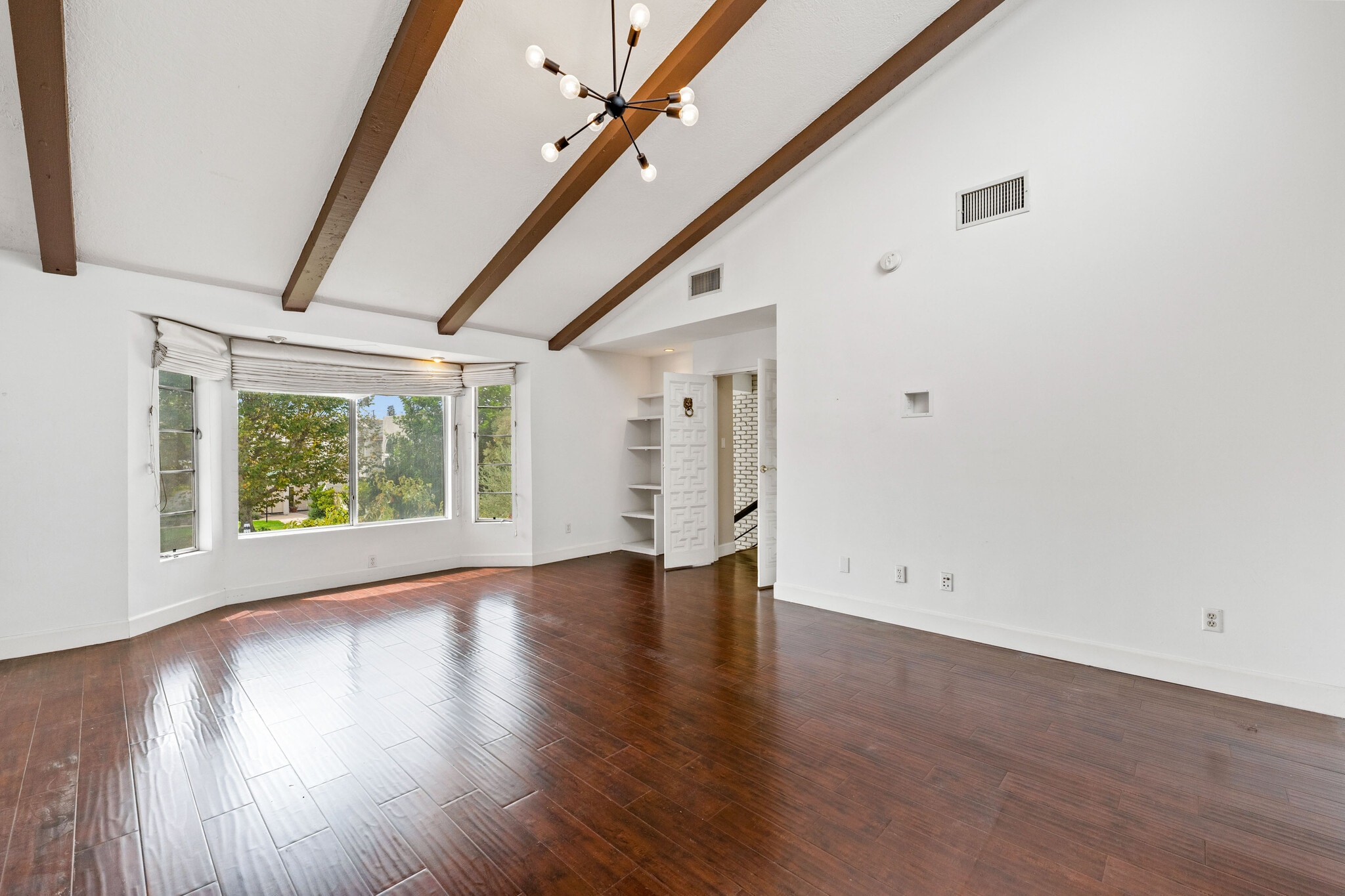 Building Photo - 5323 Coldwater Canyon Ave