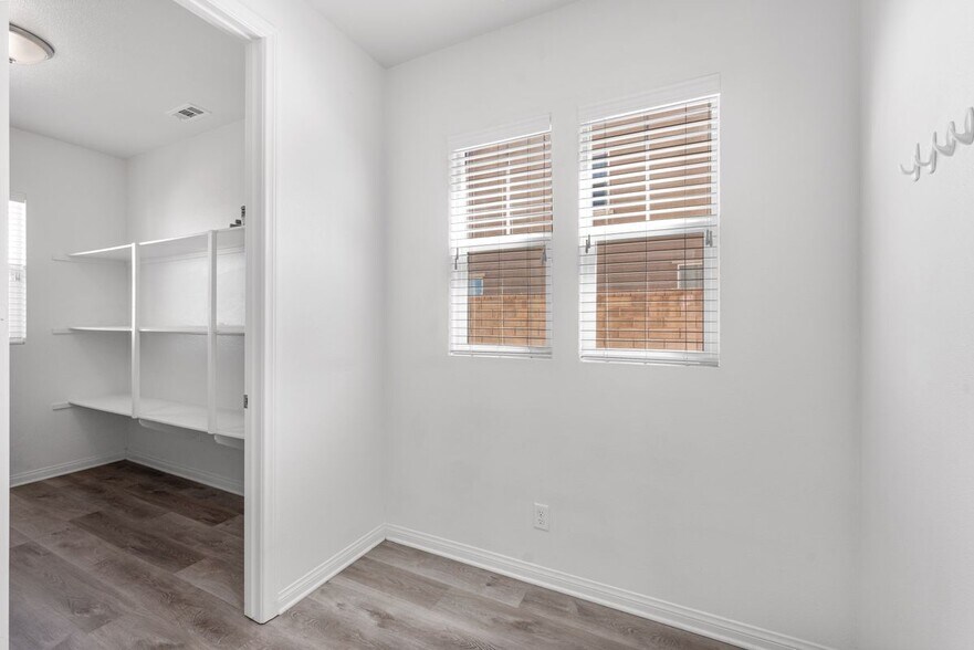 Building Photo - 37317 Paintbrush Dr