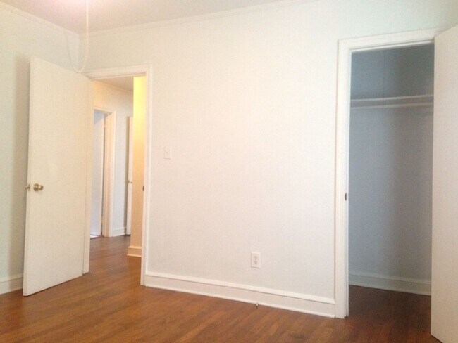 Building Photo - 3BR Normaltown Charmer