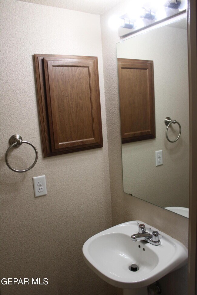 Building Photo - 2416 Escape Point St