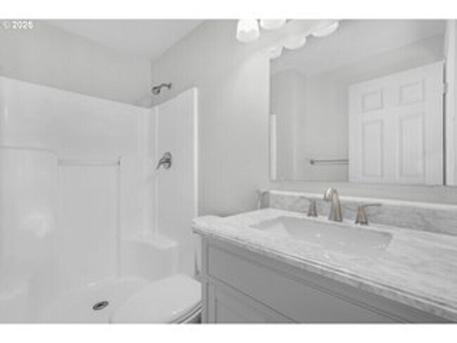 Building Photo - Beautifully Remodeled 3 Bedroom Home with ...