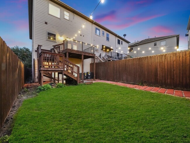 Building Photo - 907 Hartman St