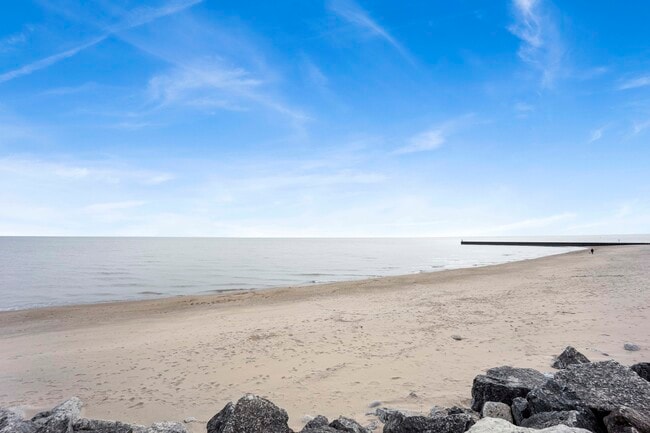 Building Photo - 554 Sheridan Square