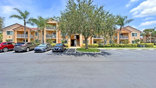 Building Photo - 261 SW Palm Dr