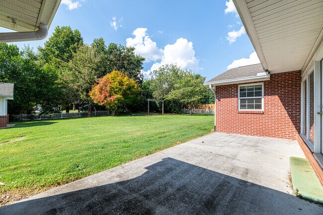Building Photo - 1719 Scenic Dr