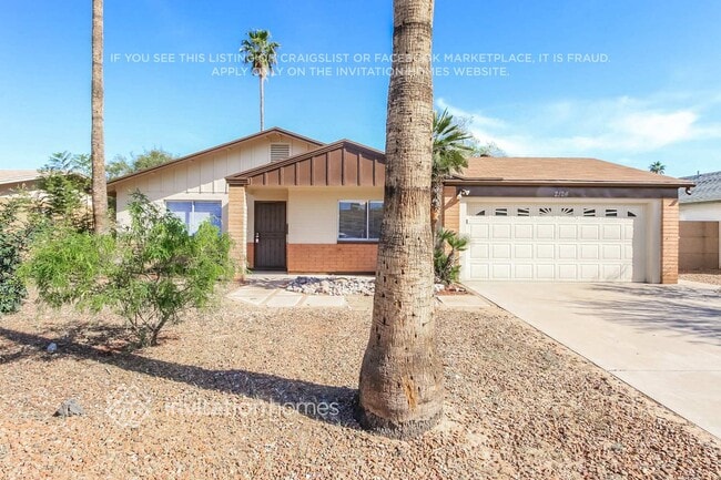 Building Photo - 2124 W Del Oro Cir