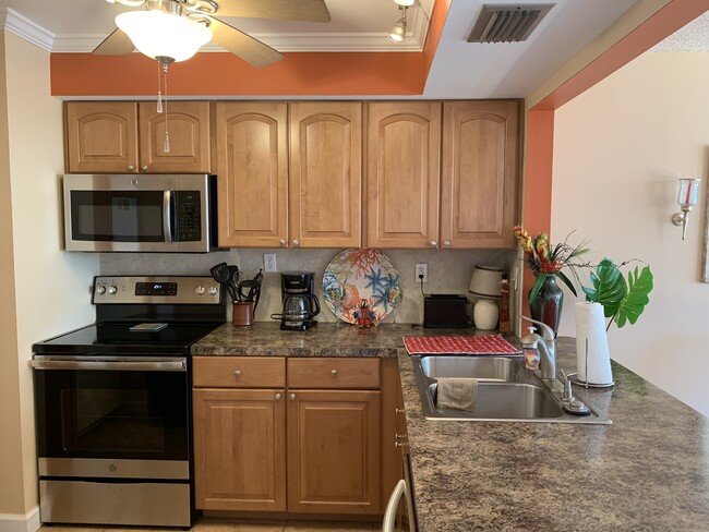 Fully equipped kitchen with everything you need - 6219 Palma Del Mar Blvd S