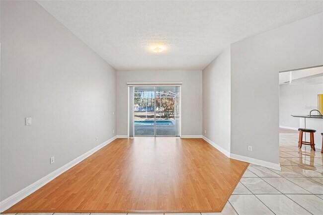 Building Photo - 918 Academy Dr