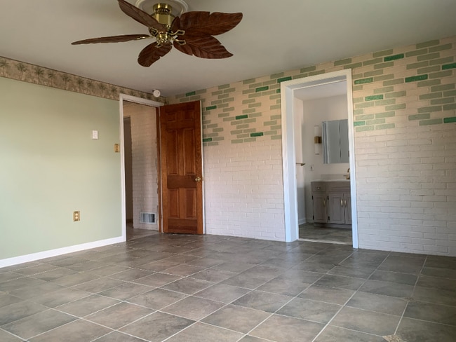Building Photo - 2042 Fairland Ave
