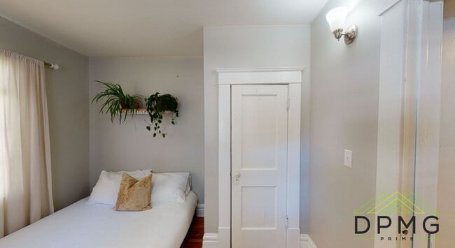 Building Photo - 132 S Clemens Ave