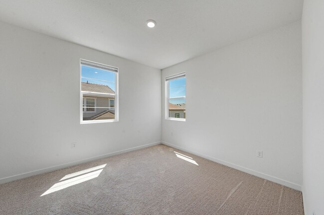 Building Photo - Never Lived In 4 Bedroom Home for Rent in Folsom Ranch!