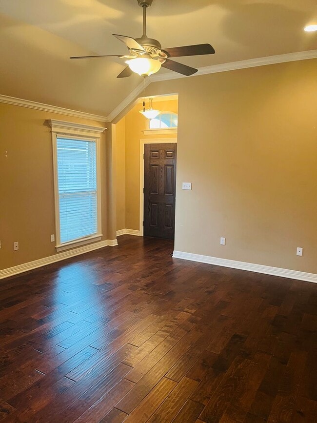 Building Photo - 359 Avondale Ln