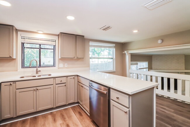 Building Photo - 2971 Longbrooke Way