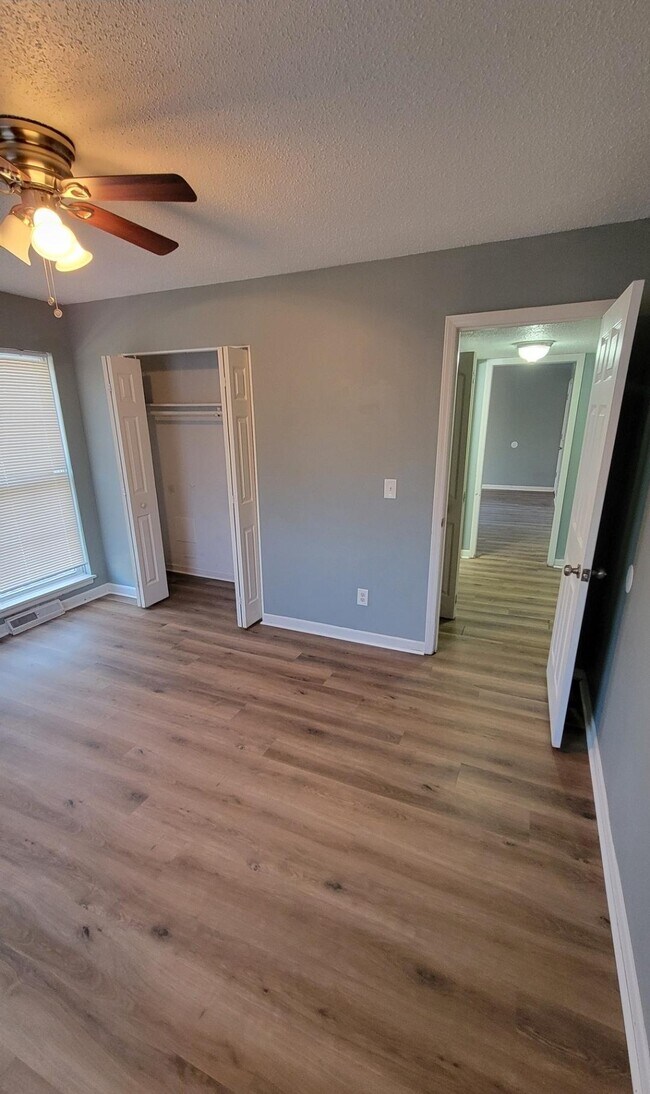 Building Photo - 8721 Countryshire Ln