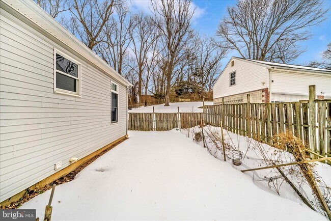 Building Photo - 3313 Moline Rd