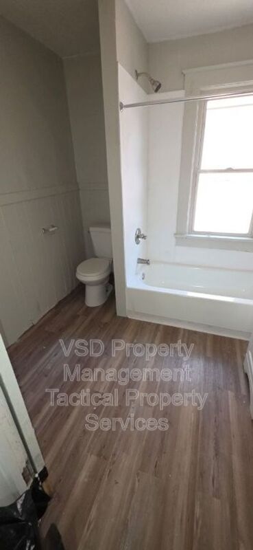 Building Photo - 1583 E 84th St