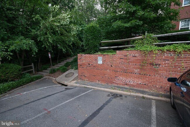 Building Photo - 1501 S Edgewood St