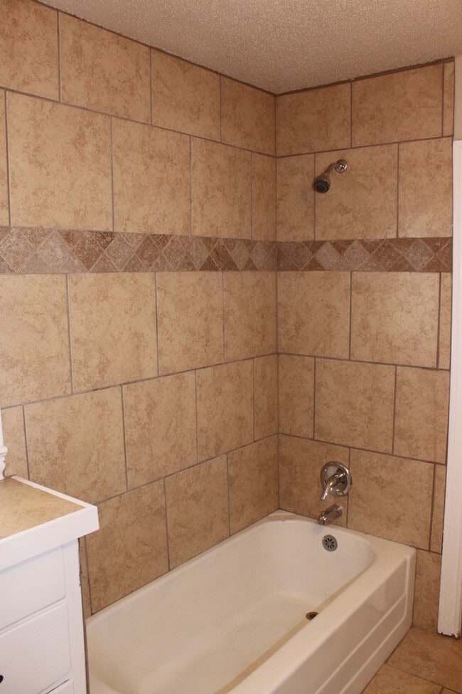 Building Photo - PRE -LEASING FOR AUGUST ! 4 Bedroom/2 bath House 1.5 Miles from Texas Tech