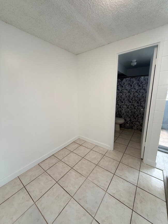 Building Photo - Studio w/ Parking For Rent – Convenient Urban Living in the Heart of Honolulu