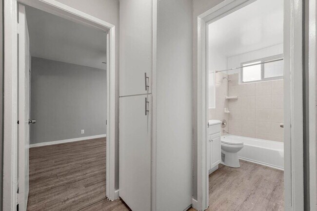 Building Photo - 4024 Gelber Pl