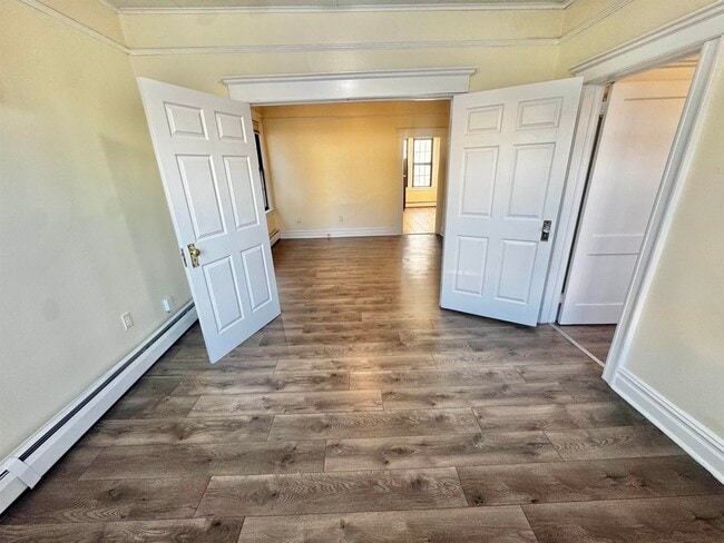 Building Photo - 213 Gates Ave