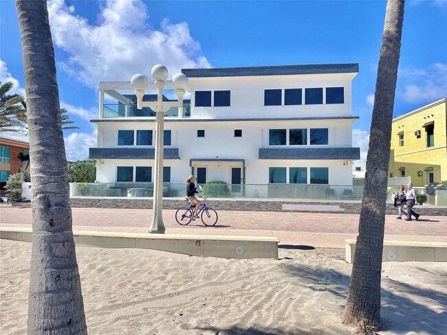 Building Photo - 2203 N Surf Rd