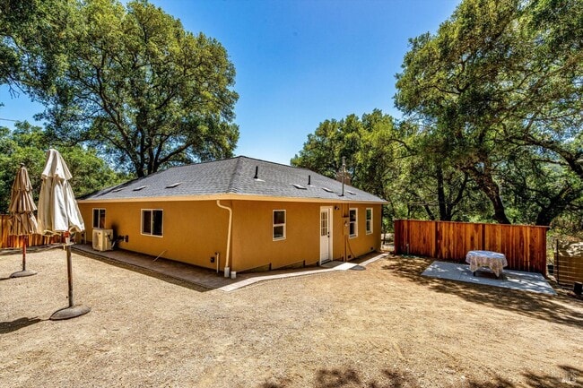 Building Photo - 9342 Chalk Hill Rd