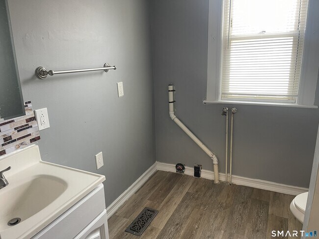 Building Photo - 692 Enfield St