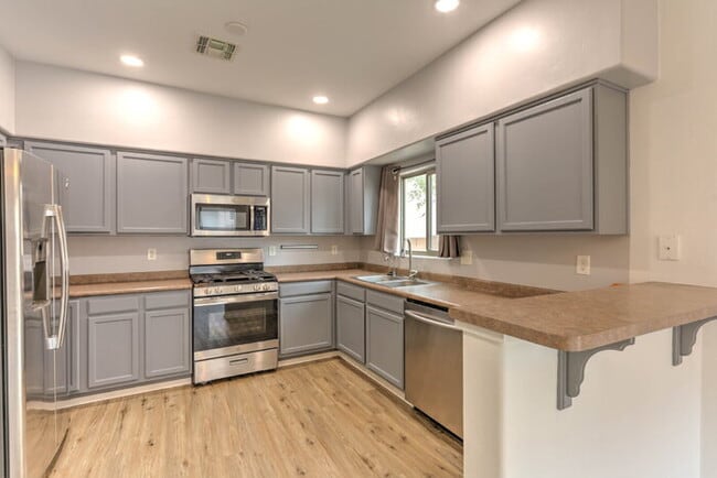 Building Photo - Rancho Sahuarita