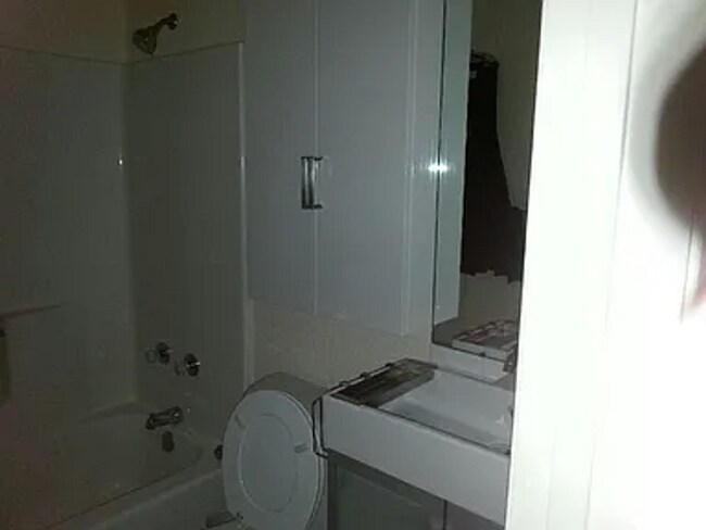 Building Photo - Alpine Apartments