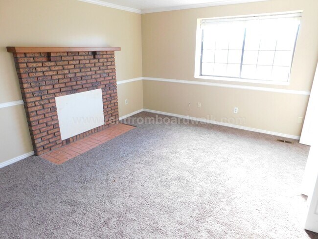 Building Photo - Beautiful Single Family Home in Salt Lake!