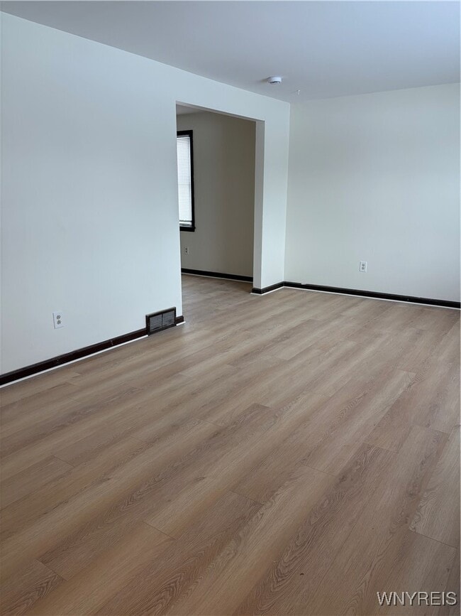 Building Photo - 431 Kaymar Dr