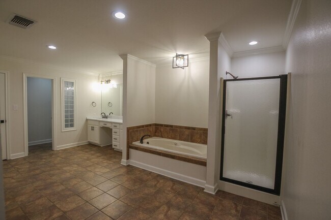 Building Photo - Available Now! Stunning 4 Bedroom 3.5 Bath...