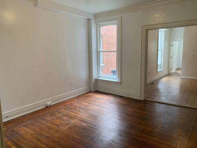 Building Photo - 2 Bedroom 1st Floor-Parking- Penn Park Area York City
