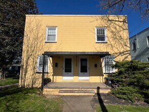 Building Photo - Charming 2 bedroom in Dunbar