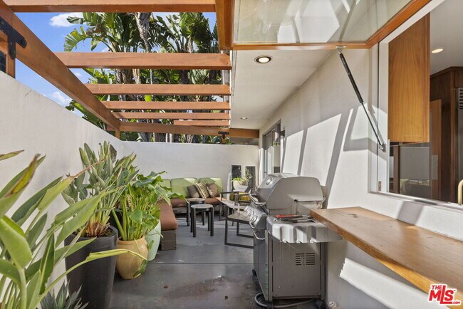 Building Photo - 8405 Edwin Dr