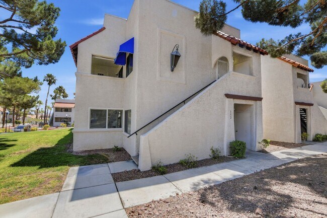Building Photo - Upgraded 2 bedroom 2 bath upstairs condo 1 WEEK FREE RENT