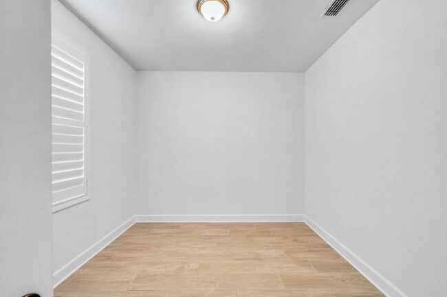 Building Photo - 61 Oakley Ct