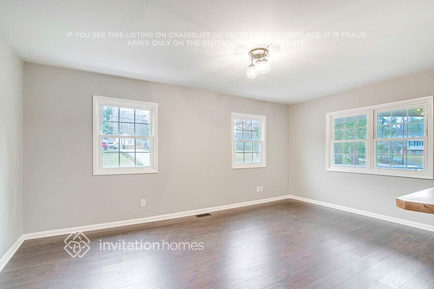 Building Photo - 1100 Chatham Ln