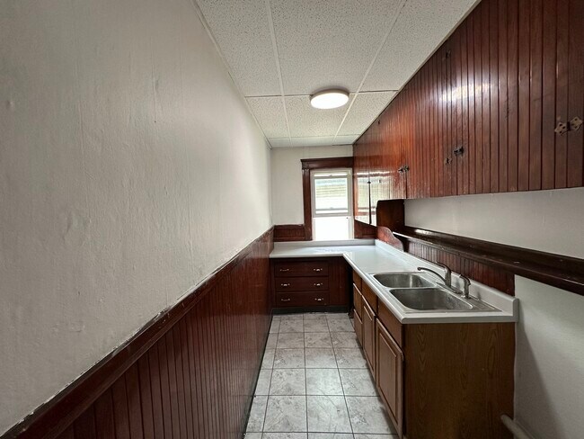 Building Photo - 61 Vernon St