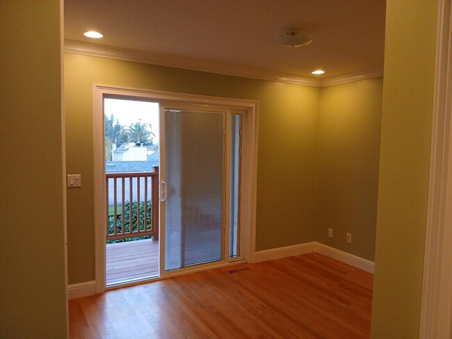 Building Photo - 421 Columbus St