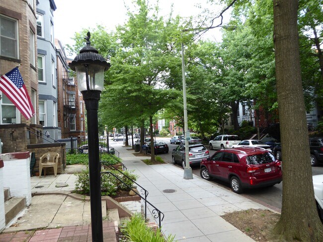 Building Photo - 118 3rd St NE