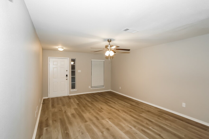 Building Photo - 1405 Pochard Dr